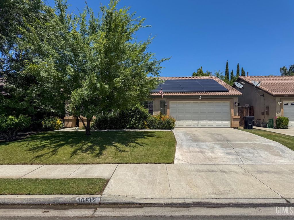 10512 Yosemite Falls Avenue, Bakersfield, CA 93312