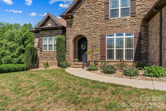5895 Bakers Point, Hickory, NC 28602