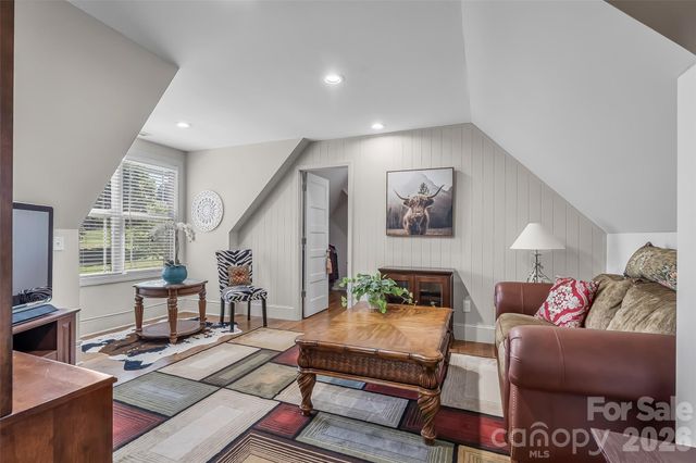 5895 Bakers Point, Hickory, NC 28602
