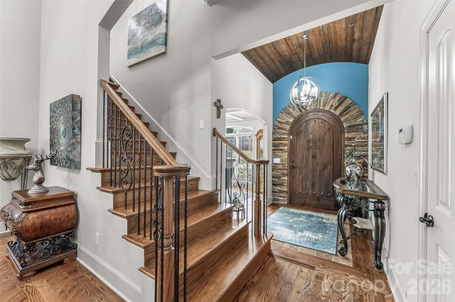 5895 Bakers Point, Hickory, NC 28602