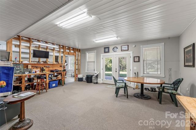 5895 Bakers Point, Hickory, NC 28602