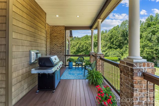 5895 Bakers Point, Hickory, NC 28602