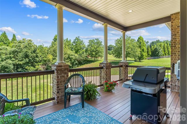 5895 Bakers Point, Hickory, NC 28602
