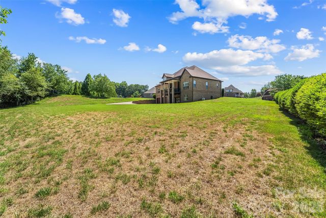 5895 Bakers Point, Hickory, NC 28602