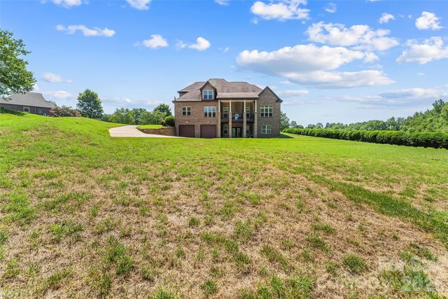 5895 Bakers Point, Hickory, NC 28602