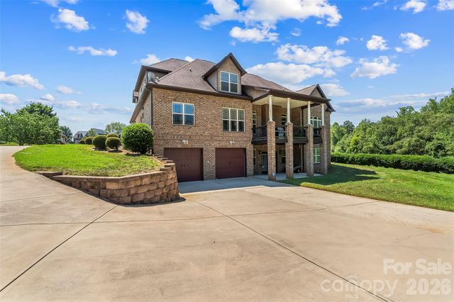 5895 Bakers Point, Hickory, NC 28602