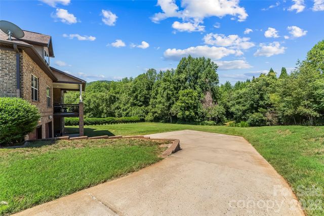 5895 Bakers Point, Hickory, NC 28602