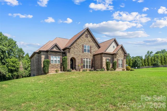 5895 Bakers Point, Hickory, NC 28602