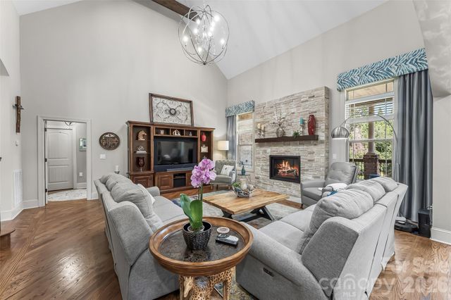 5895 Bakers Point, Hickory, NC 28602
