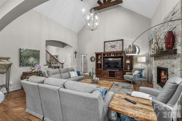 5895 Bakers Point, Hickory, NC 28602
