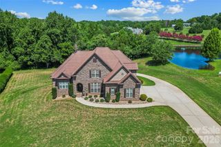 5895 Bakers Point, Hickory, NC 28602
