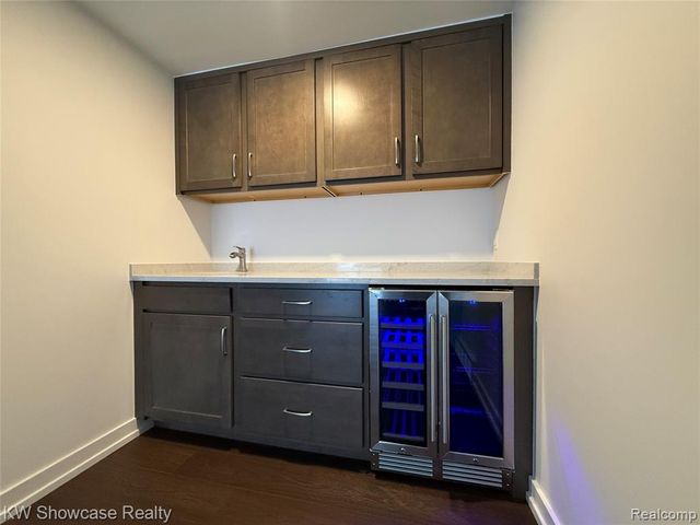 3506 Moberly Drive, Commerce Twp, MI 48382