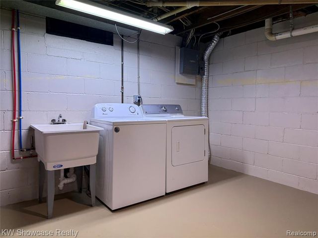 3506 Moberly Drive, Commerce Twp, MI 48382