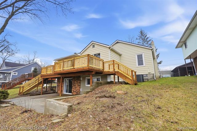 3506 Moberly Drive, Commerce Twp, MI 48382