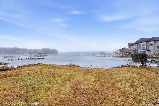 3506 Moberly Drive, Commerce Twp, MI 48382