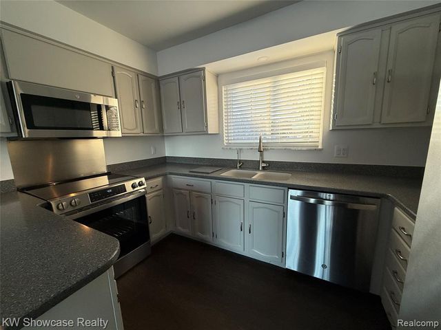 3506 Moberly Drive, Commerce Twp, MI 48382