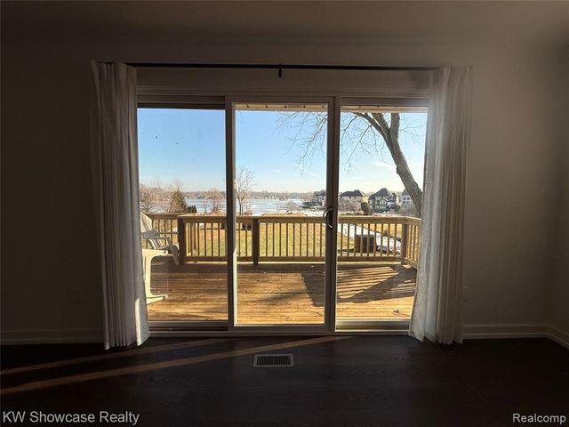 3506 Moberly Drive, Commerce Twp, MI 48382