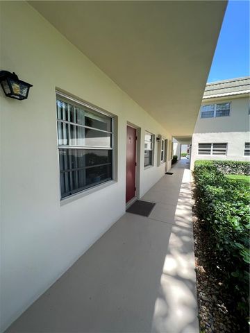 40 Vista Gardens Trail 104, Vero Beach, FL 32962