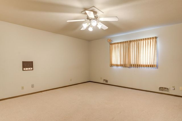 1701 N 7th Street, Tahoka, TX 79373