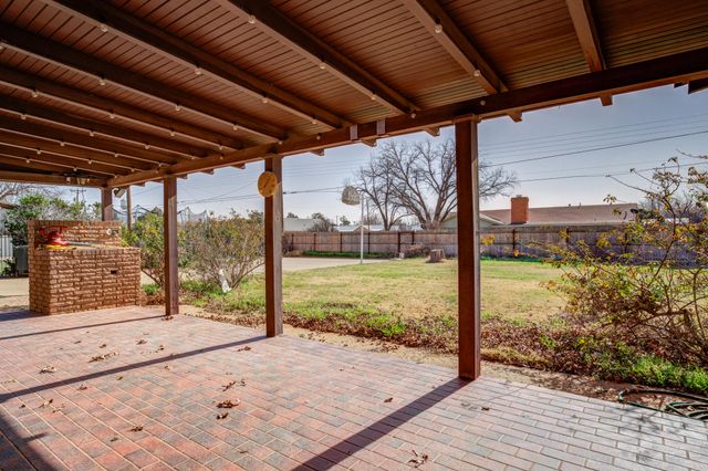 1701 N 7th Street, Tahoka, TX 79373