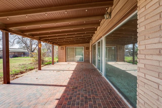 1701 N 7th Street, Tahoka, TX 79373