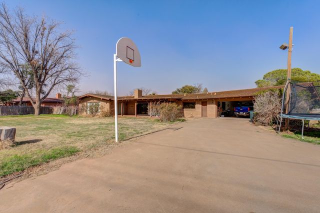 1701 N 7th Street, Tahoka, TX 79373