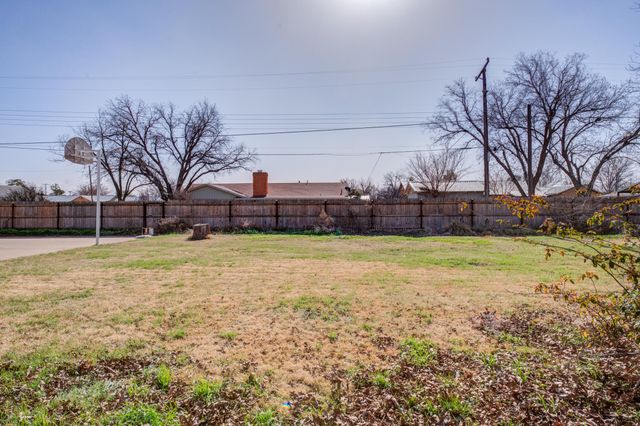 1701 N 7th Street, Tahoka, TX 79373