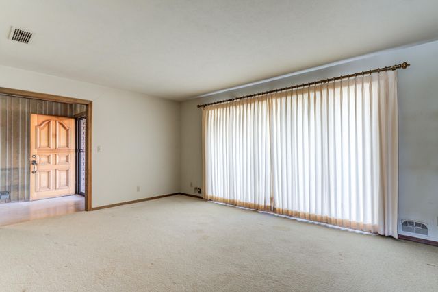 1701 N 7th Street, Tahoka, TX 79373