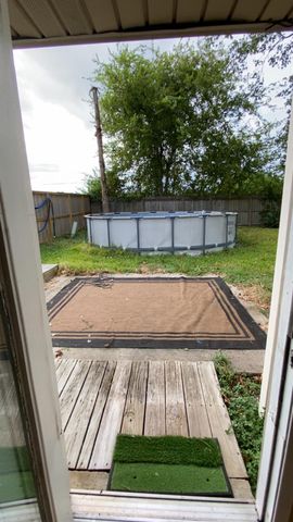 7515 Shoshone Drive, Baytown, TX 77521