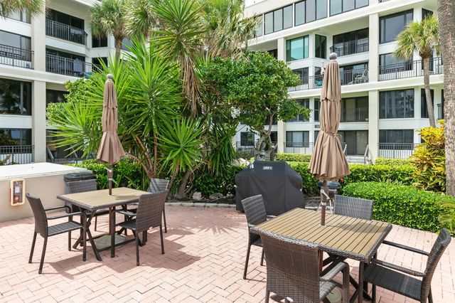 665 SE 21st Avenue 104, Deerfield Beach, FL 33441