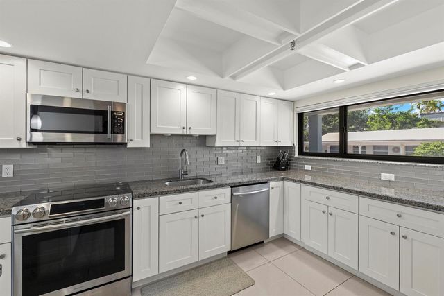 665 SE 21st Avenue 104, Deerfield Beach, FL 33441