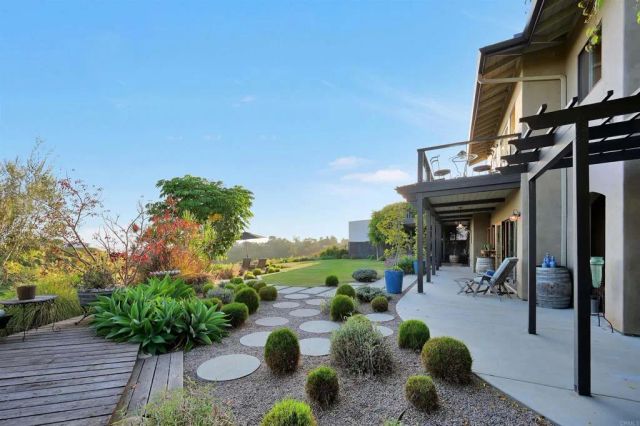 3811 Hiawatha Way, San Diego, CA 92117