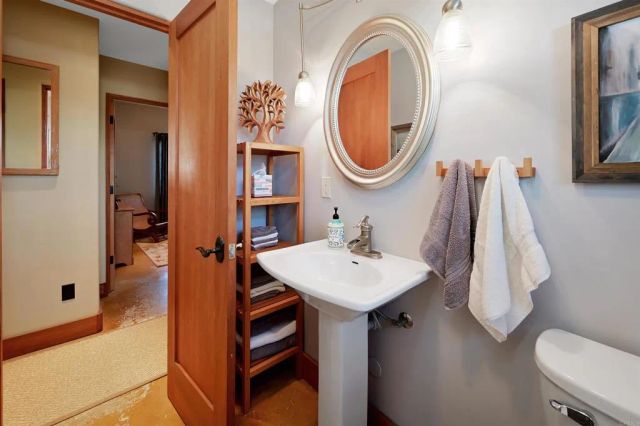 3811 Hiawatha Way, San Diego, CA 92117