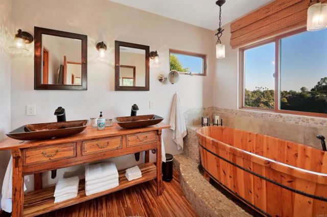 3811 Hiawatha Way, San Diego, CA 92117