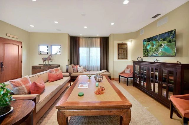 3811 Hiawatha Way, San Diego, CA 92117