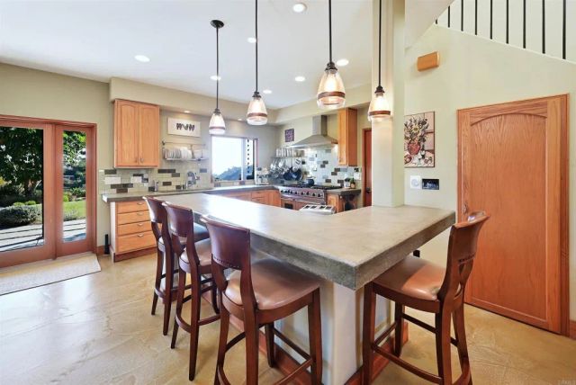 3811 Hiawatha Way, San Diego, CA 92117