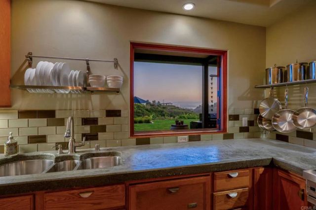 3811 Hiawatha Way, San Diego, CA 92117