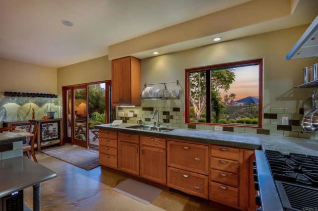 3811 Hiawatha Way, San Diego, CA 92117