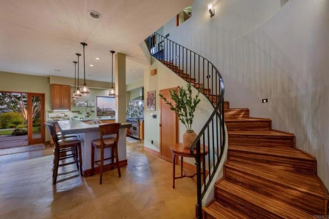 3811 Hiawatha Way, San Diego, CA 92117