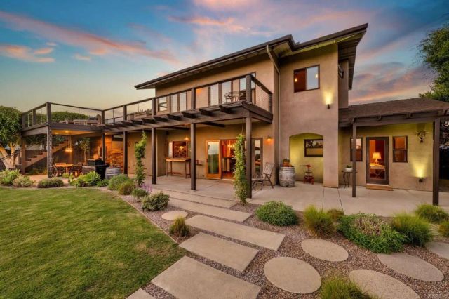 3811 Hiawatha Way, San Diego, CA 92117