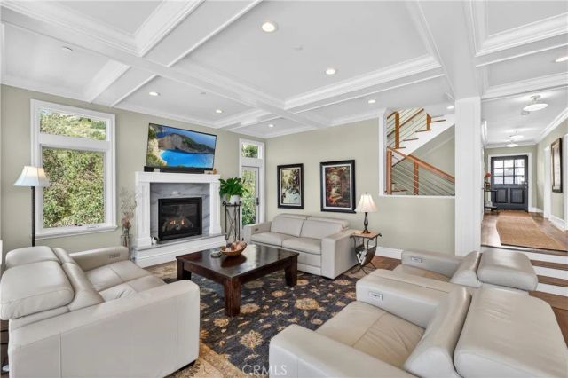 405 Blumont Street, Laguna Beach, CA 92651