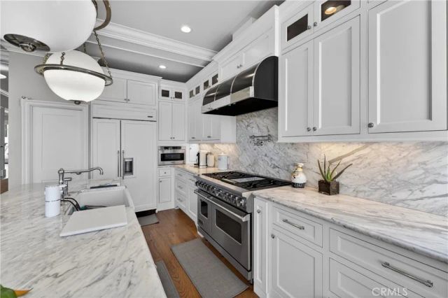 405 Blumont Street, Laguna Beach, CA 92651