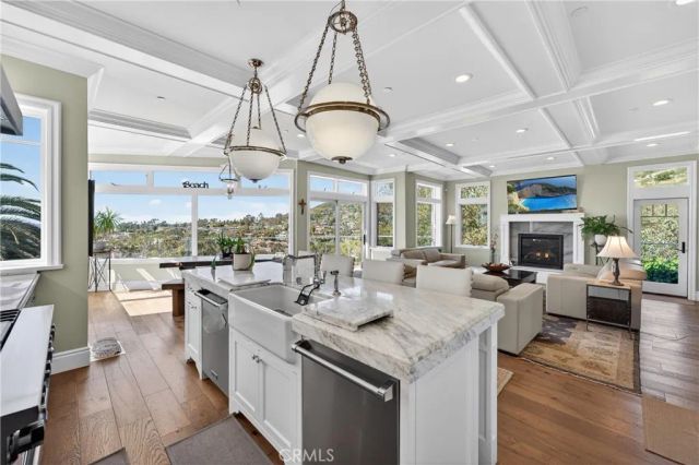 405 Blumont Street, Laguna Beach, CA 92651