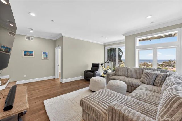 405 Blumont Street, Laguna Beach, CA 92651