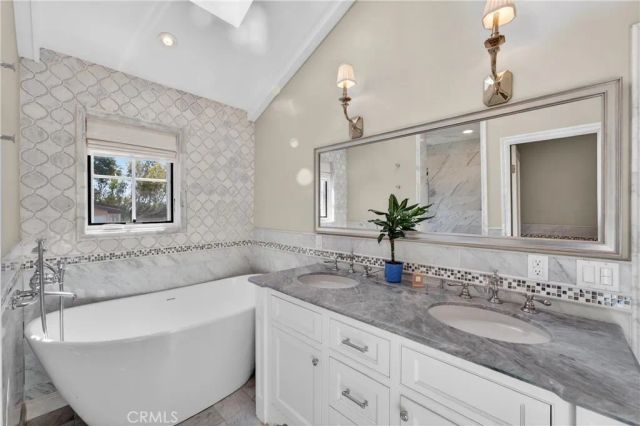 405 Blumont Street, Laguna Beach, CA 92651