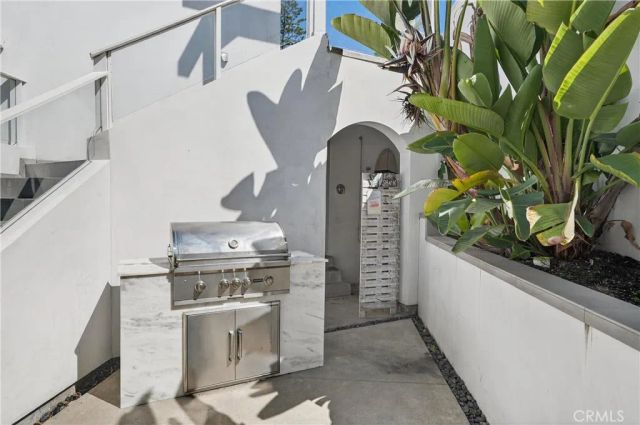 405 Blumont Street, Laguna Beach, CA 92651