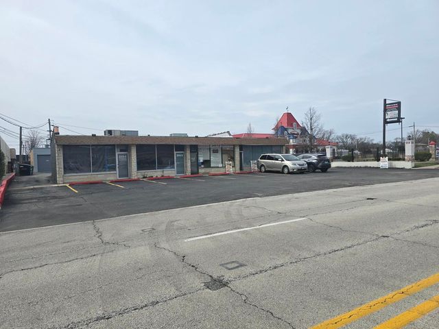 214 Greenwood Road 2, Glenview, IL 60025