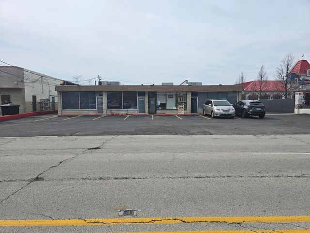 214 Greenwood Road 2, Glenview, IL 60025