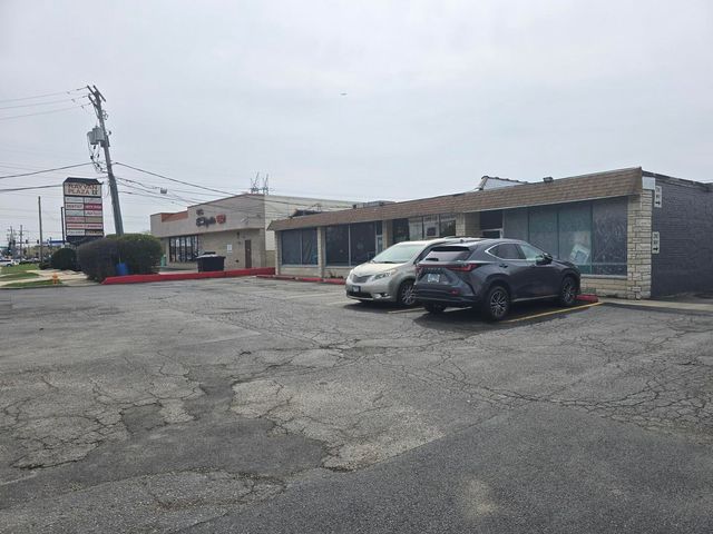 214 Greenwood Road 2, Glenview, IL 60025