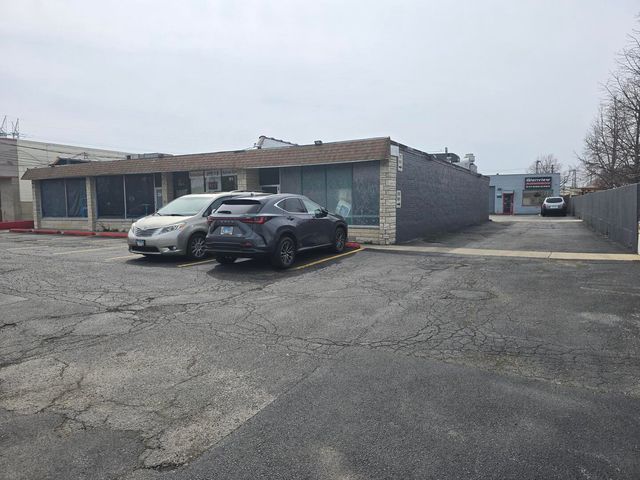 214 Greenwood Road 2, Glenview, IL 60025